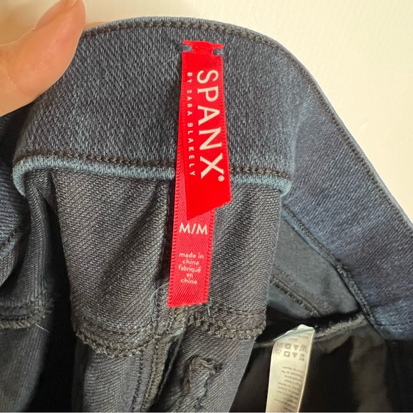 SPANX Jean-ishAnkle Leggings in Twilight Rinse. Size Medium - Picture 9 of 11